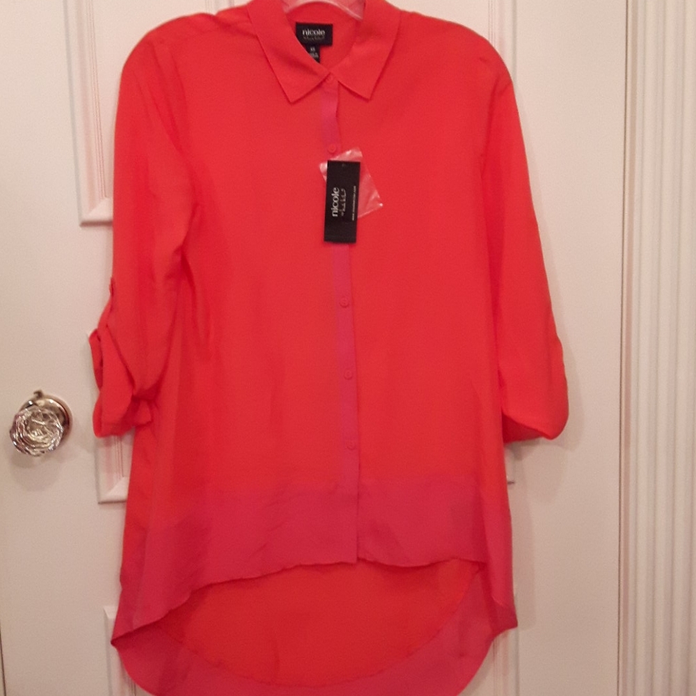 🛍️ NWT Orange and pink blouse